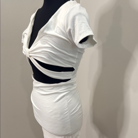 Windsor Cream Plunge Ruched Bodycon Dress - Picture 6 of 7